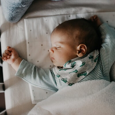 Autour de bébé Bayonne - 🌙Souvent oubliée, la veilleuse est pour nous un  indispensable dans le trousseau de maternité . 🌙Elle vous accompagnera  la nuit afin de donner la tétée ou un